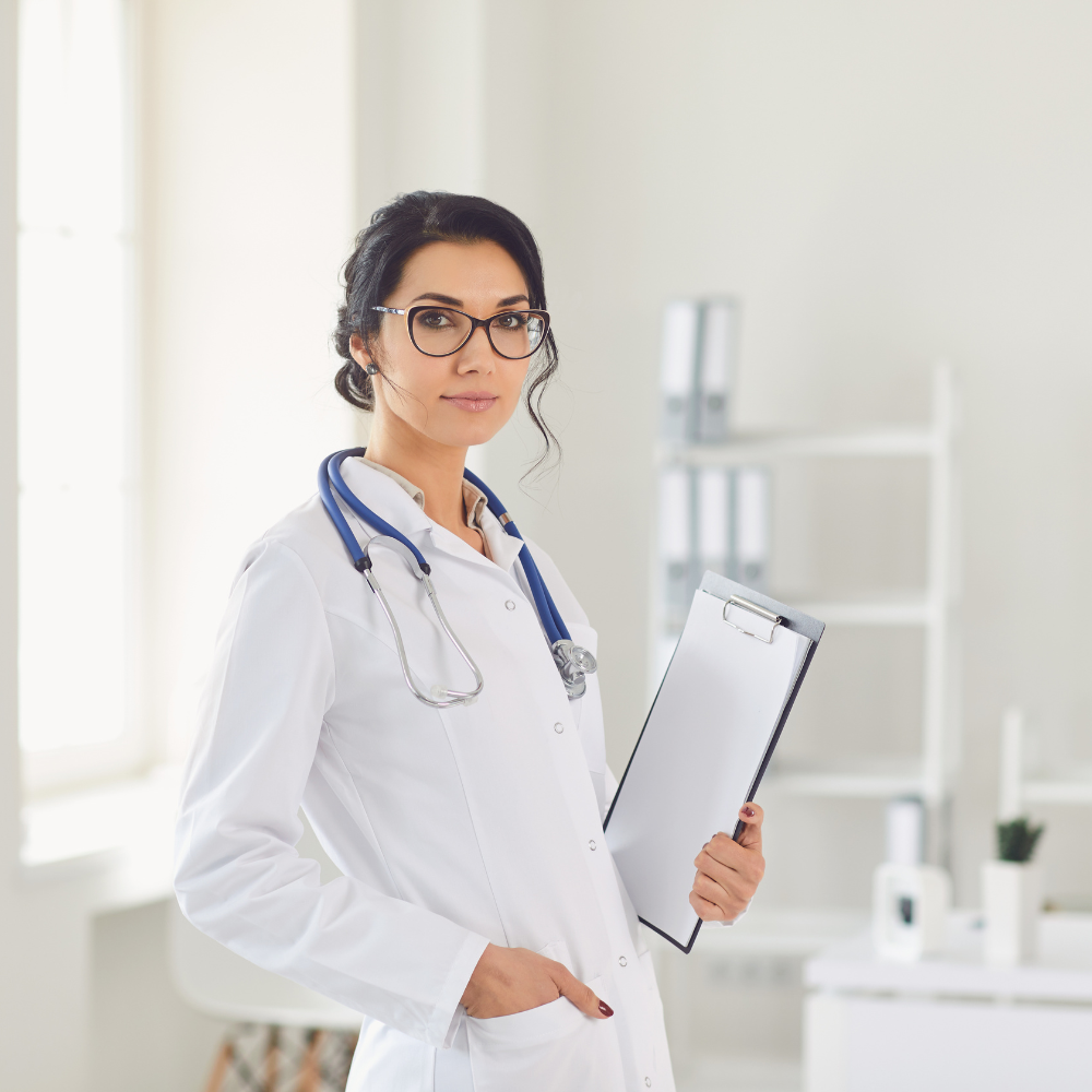 - Dott.ssa Chiara Franceschini,Dermatologa SpecializzataCo-founder di Derma Lips.